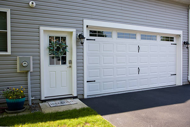 24/7 Emergency Garage Door Panel Replacement experts in Hays, NC